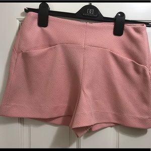 Blush pink chic shorts with pockets